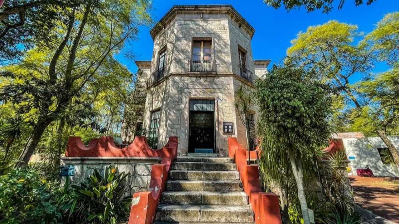 El MUHNA, ubicado en el Bosque Cuauhtémoc de Morelia, ofrece un horario extendido de 10:00 a 17:00 horas durante estas vacaciones para recibir a la comunidad nicolaita y público en general. El MUHNA, ubicado en el Bosque Cuauhtémoc de Morelia, ofrece un horario extendido de 10:00 a 17:00 horas durante estas vacaciones para recibir a la comunidad nicolaita y público en general.
