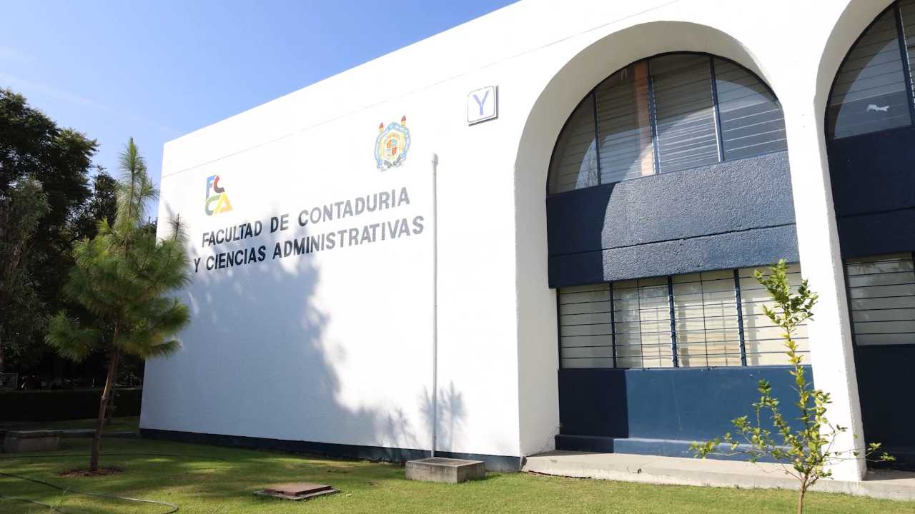 Edificio de la Facultad de Contaduría y Ciencias Administrativas Edificio de la Facultad de Contaduría y Ciencias Administrativas