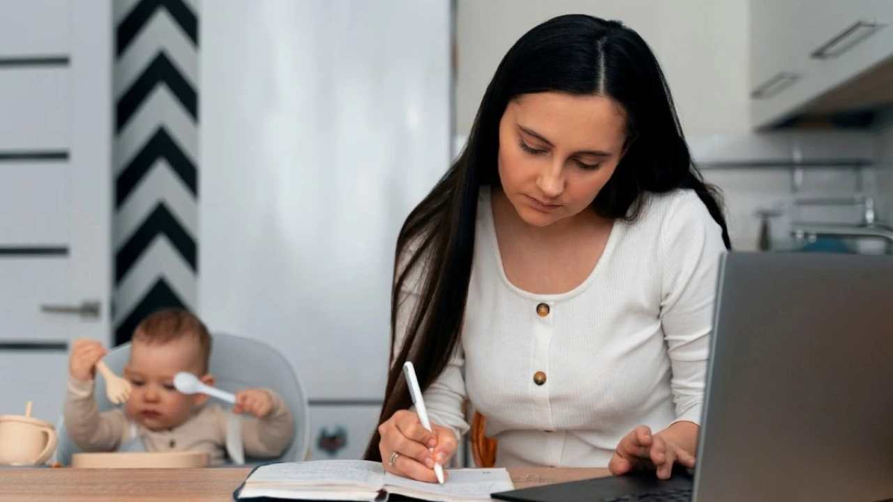 La convocatoria exige como requisito indispensable estar inscrita en programas presenciales, lo que representa un reto doble para las estudiantes con hijos. El apoyo económico mensual está diseñado para cubrir necesidades básicas y servicios de cuidado que faciliten su asistencia a las aulas nicolaitas. La convocatoria exige como requisito indispensable estar inscrita en programas presenciales, lo que representa un reto doble para las estudiantes con hijos. El apoyo económico mensual está diseñado para cubrir necesidades básicas y servicios de cuidado que faciliten su asistencia a las aulas nicolaitas.