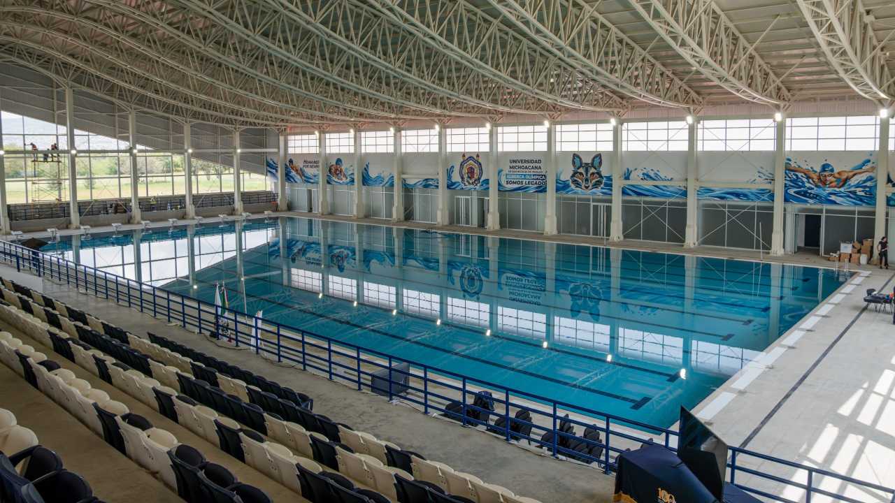 El nuevo espacio acuático cuenta con grados, iluminación y áreas destinadas a fortalecer la infraestructura deportiva de la comunidad nicolaita. El nuevo espacio acuático cuenta con grados, iluminación y áreas destinadas a fortalecer la infraestructura deportiva de la comunidad nicolaita.