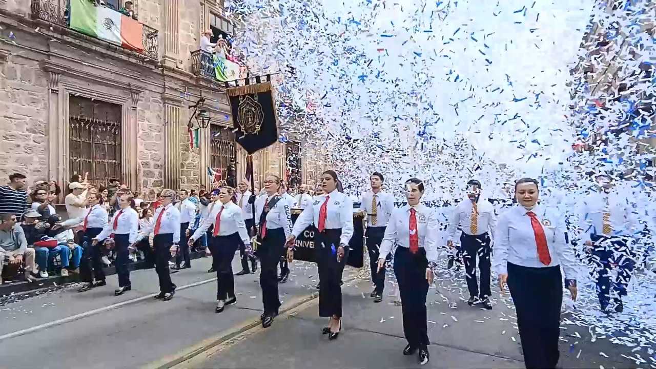 La rectora Yarabí Ávila González encabeza la representación universitaria durante el desfile conmemorativo del 16 de septiembre. La rectora Yarabí Ávila González encabeza la representación universitaria durante el desfile conmemorativo del 16 de septiembre.
