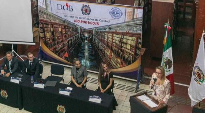 UMSNH recibe ocho certificados ISO 9001 en su sistema bibliotecario La rectora de la UMSNH, Yarabí Ávila González, ofreció un discurso durante la ceremonia de entrega de ocho nuevos certificados de calidad ISO 9001:2015 a las bibliotecas de la casa de estudios. El evento se llevó a cabo ante directivos y representantes del personal de las unidades informativas certificadas.