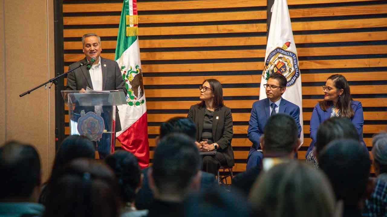 El coordinador de la Investigación Científica de la UMSNH, Jaime Espino Valencia, declara formalmente inaugurada ExpoCiencias Michoacán 2026 en representación de la rectora Yarabí Ávila González. El coordinador de la Investigación Científica de la UMSNH, Jaime Espino Valencia, declara formalmente inaugurada ExpoCiencias Michoacán 2026 en representación de la rectora Yarabí Ávila González.