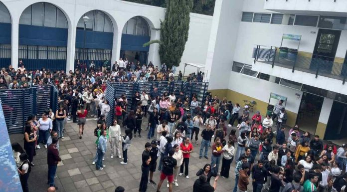 UMSNH se sumó a la Jornada Nacional de Protección Civil Estudiantes, docentes y personal administrativo se concentran en punto de reunión durante simulacro de sismo realizado en la Facultad de Contaduría y Ciencias Administrativas de la UMSNH en Morelia, como parte de la Jornada Nacional de Protección Civil.