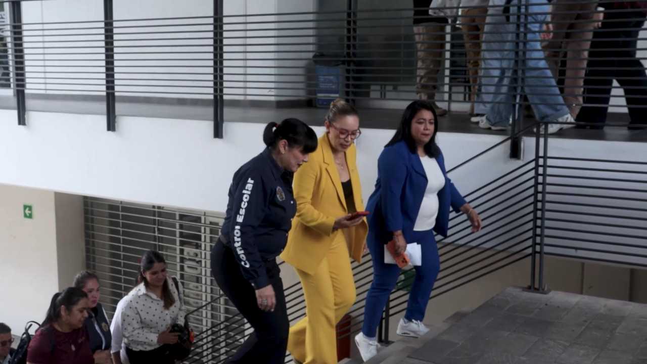 La rectora de la UMSNH exhortó a los estudiantes de nuevo ingreso a no guardar silencio ante situaciones que atenten contra su integridad: "No les dé miedo levantar la voz, siempre van a estar arropados por nosotros". La rectora Yarabí Ávila González se dirige a estudiantes de nuevo ingreso durante su recorrido por las instalaciones de Ciudad Universitaria, el 14 de septiembre de 2026.