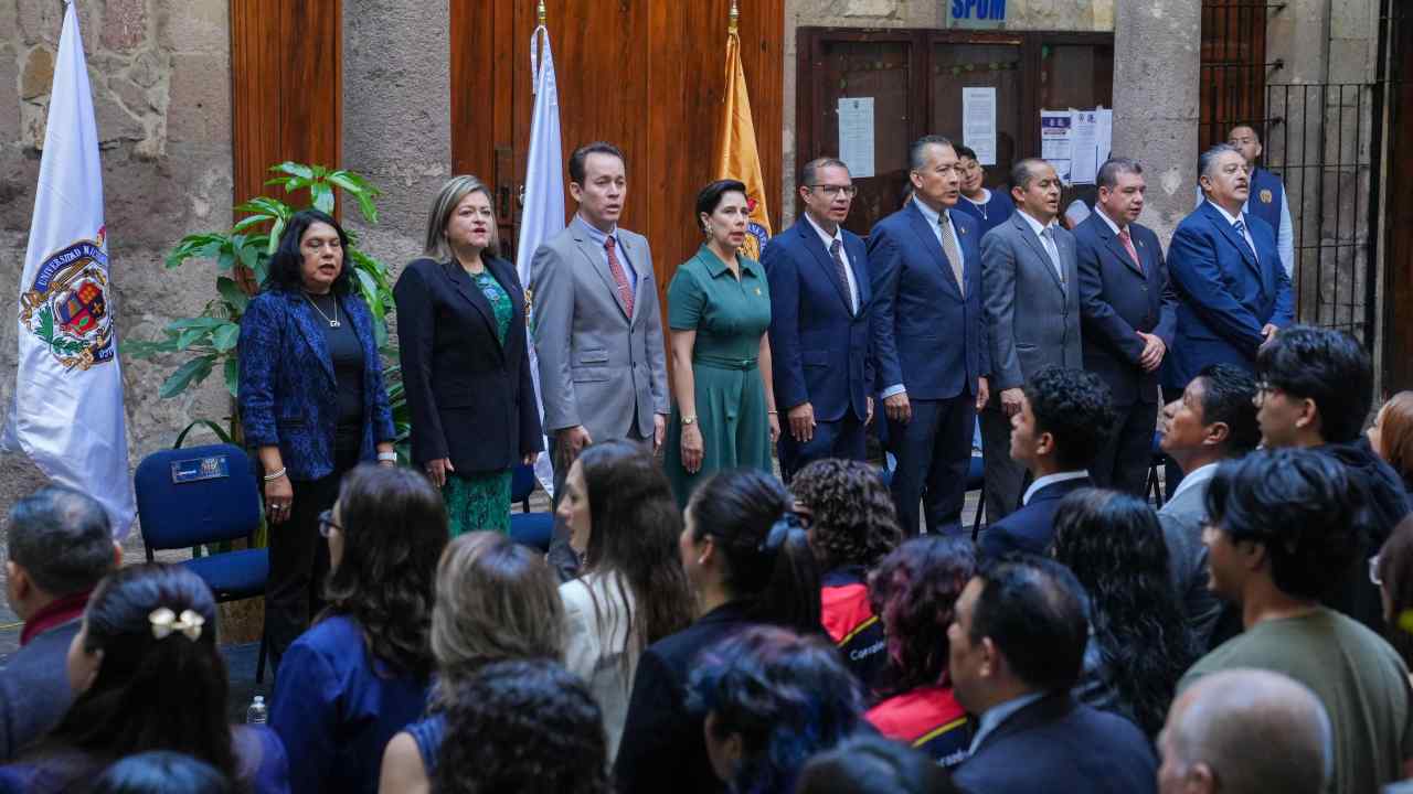 Autoridades nicolaitas encabezaron el acto cívico durante el 48 aniversario de la Preparatoria Melchor Ocampo, reafirmando el compromiso institucional con la educación media superior. Autoridades nicolaitas encabezaron el acto cívico durante el 48 aniversario de la Preparatoria Melchor Ocampo, reafirmando el compromiso institucional con la educación media superior.