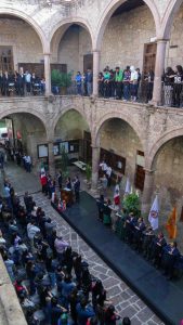 El patio central de la Preparatoria Melchor Ocampo albergó a directivos, docentes y alumnos en la ceremonia oficial por sus casi cinco décadas de trayectoria. El patio central de la Preparatoria Melchor Ocampo albergó a directivos, docentes y alumnos en la ceremonia oficial por sus casi cinco décadas de trayectoria.