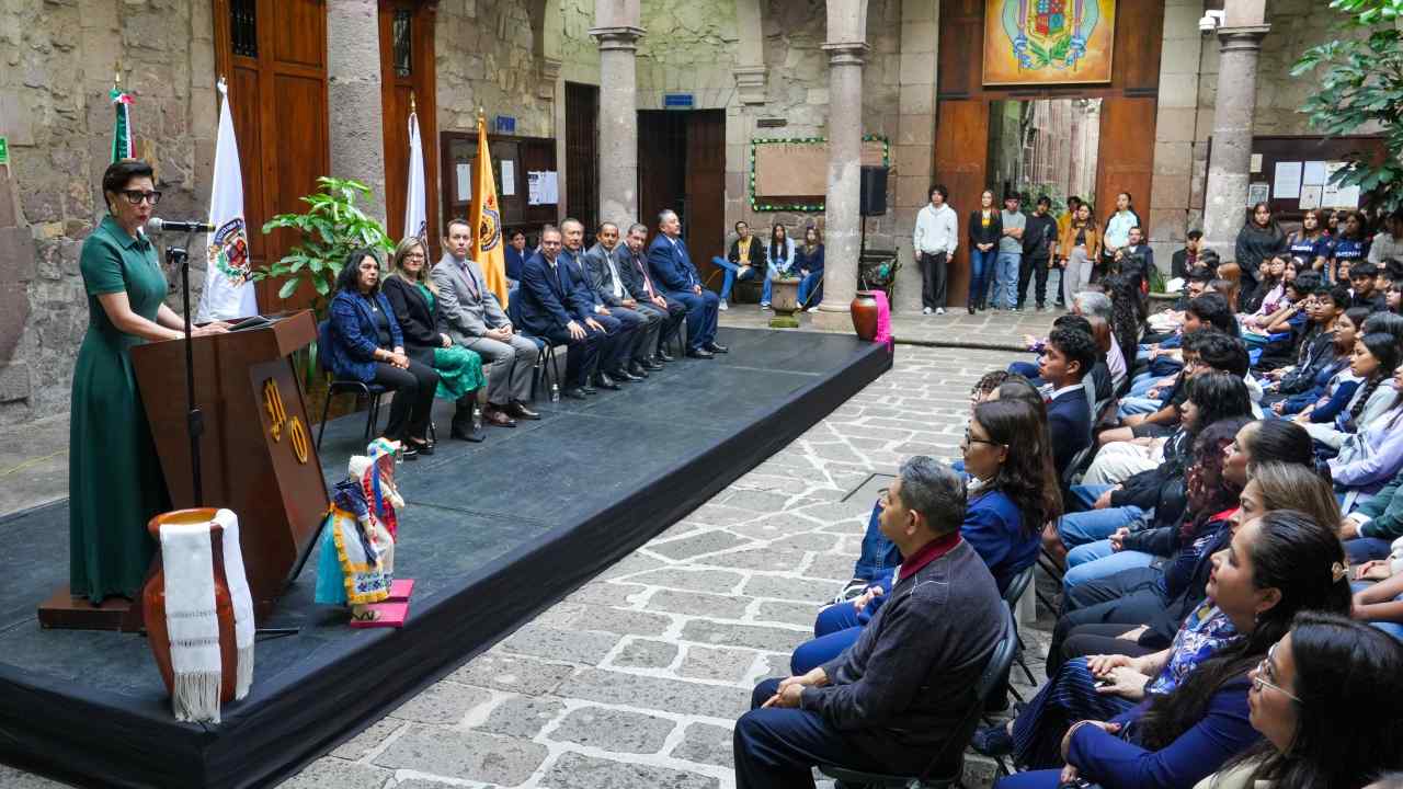 La directora de la Preparatoria Melchor Ocampo, Laura Alejandrina Acosta Urzúa, presentó los indicadores de egreso y acreditación ISO ante la comunidad nicolaita. La directora de la Preparatoria Melchor Ocampo, Laura Alejandrina Acosta Urzúa, presentó los indicadores de egreso y acreditación ISO ante la comunidad nicolaita.