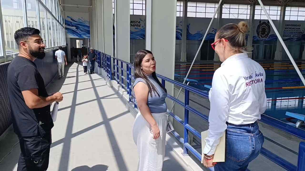La rectora de la UMSNH, Yarabí Ávila González, supervisó el arranque de las actividades y dialogó con el personal operativo en las instalaciones de la Alberca Olímpica Nicolaita. La rectora de la UMSNH, Yarabí Ávila González, supervisó el arranque de las actividades y dialogó con el personal operativo en las instalaciones de la Alberca Olímpica Nicolaita.