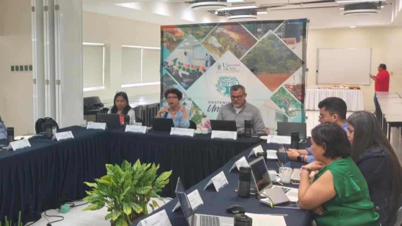 Representantes de instituciones de educación superior del país participan en la mesa de trabajo de la reunión ordinaria de COMPLEXUS, celebrada en la Universidad del Caribe. Representantes de instituciones de educación superior del país participan en la mesa de trabajo de la reunión ordinaria de COMPLEXUS, celebrada en la Universidad del Caribe.