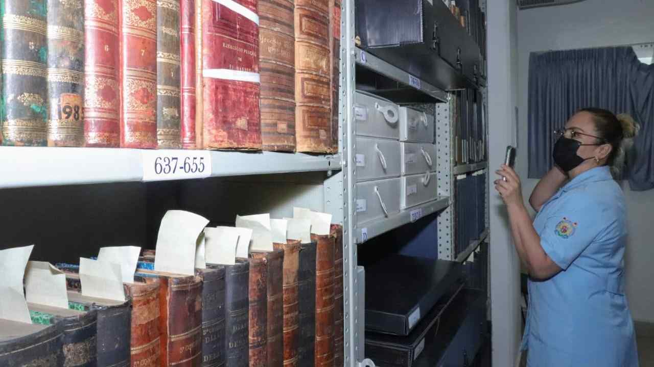 La supervisión y catalogación de acervos garantiza el cumplimiento de los estándares de almacenamiento y control de inventarios documentales. La supervisión y catalogación de acervos garantiza el cumplimiento de los estándares de almacenamiento y control de inventarios documentales.