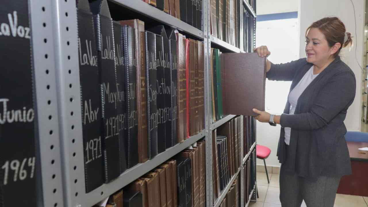 La organización sistemática de fondos hemerográficos permite la preservación y localización ágil de ediciones impresas de décadas pasadas. La organización sistemática de fondos hemerográficos permite la preservación y localización ágil de ediciones impresas de décadas pasadas.