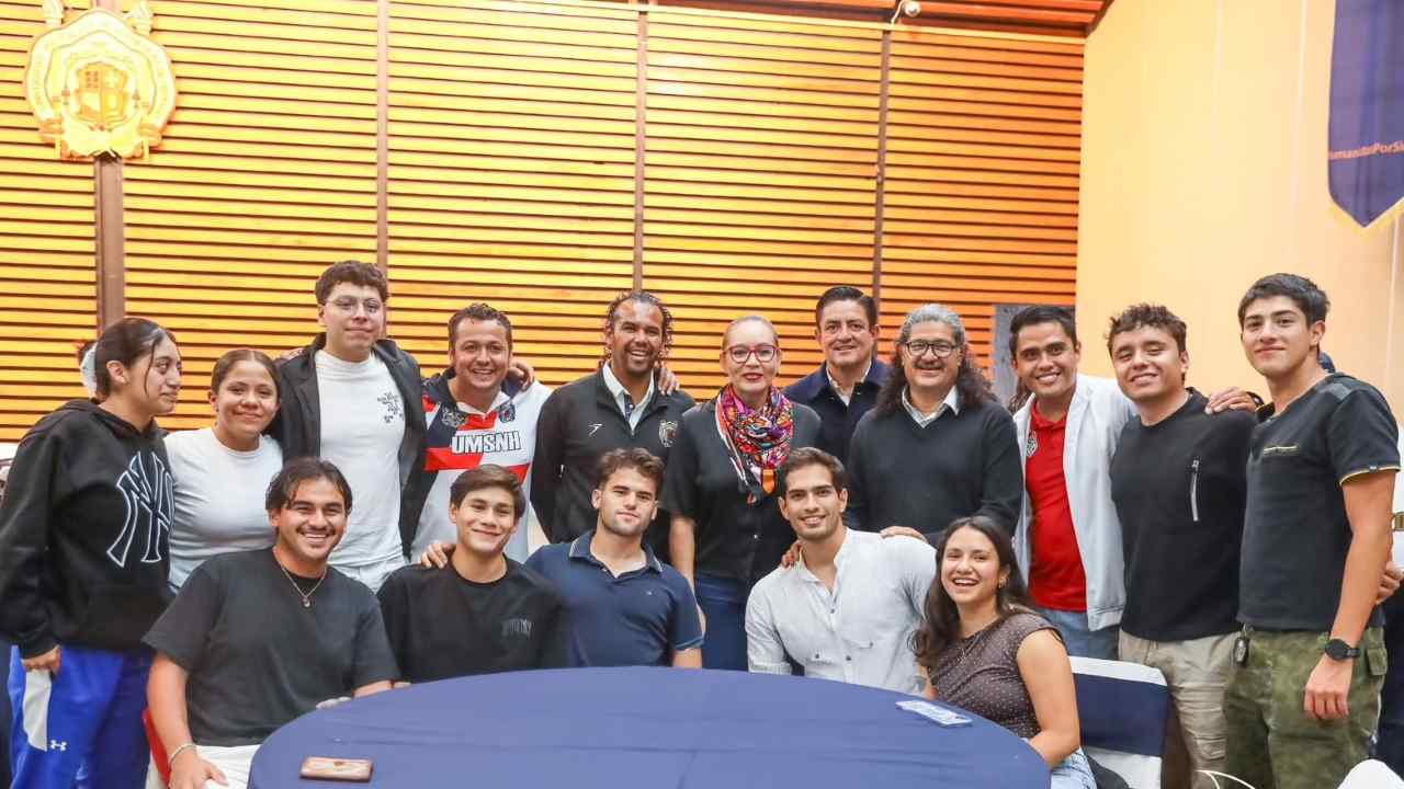 La comunidad deportiva de la Casa de Hidalgo compartió un desayuno institucional con autoridades de la Rectoría y la Secretaría General. La comunidad deportiva de la Casa de Hidalgo compartió un desayuno institucional con autoridades de la Rectoría y la Secretaría General.