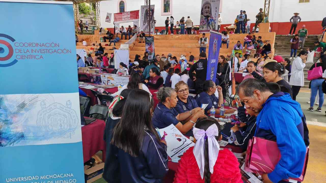 Familias y estudiantes de Urandén de Morelos participan en las dinámicas y talleres lúdicos de la Coordinación de la Investigación Científica de la UMSNH. Familias y estudiantes de Urandén de Morelos participan en las dinámicas y talleres lúdicos de la Coordinación de la Investigación Científica de la UMSNH.