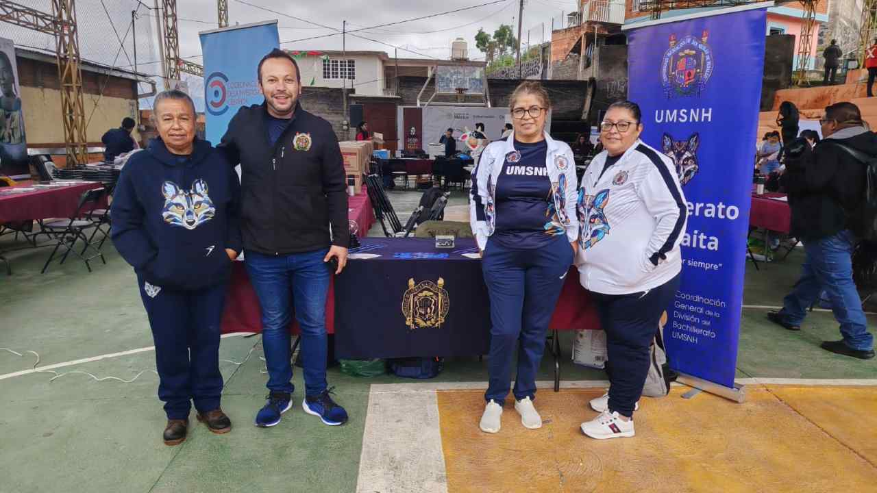 Integrantes de la brigada universitaria de la UMSNH encargados de coordinar las actividades académicas y de vinculación social en Pátzcuaro. Integrantes de la brigada universitaria de la UMSNH encargados de coordinar las actividades académicas y de vinculación social en Pátzcuaro.