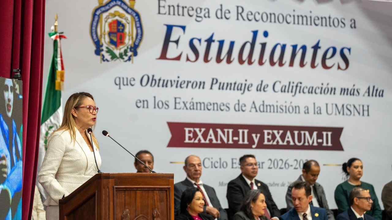 Yarabí Ávila González destacó las recientes reformas estructurales de la Universidad Michoacana frente a la comunidad estudiantil de nuevo ingreso. Yarabí Ávila González destacó las recientes reformas estructurales de la Universidad Michoacana frente a la comunidad estudiantil de nuevo ingreso.