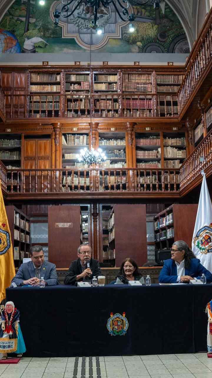 La monumental Biblioteca Pública Universitaria albergó la conferencia de prensa en el marco del 50 aniversario de la Preparatoria “Isaac Arriaga”. La monumental Biblioteca Pública Universitaria albergó la conferencia de prensa en el marco del 50 aniversario de la Preparatoria “Isaac Arriaga”.